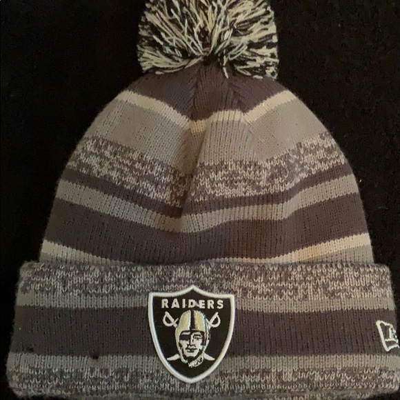 Oakland Raiders New Era beanie - Picture 1 of 3